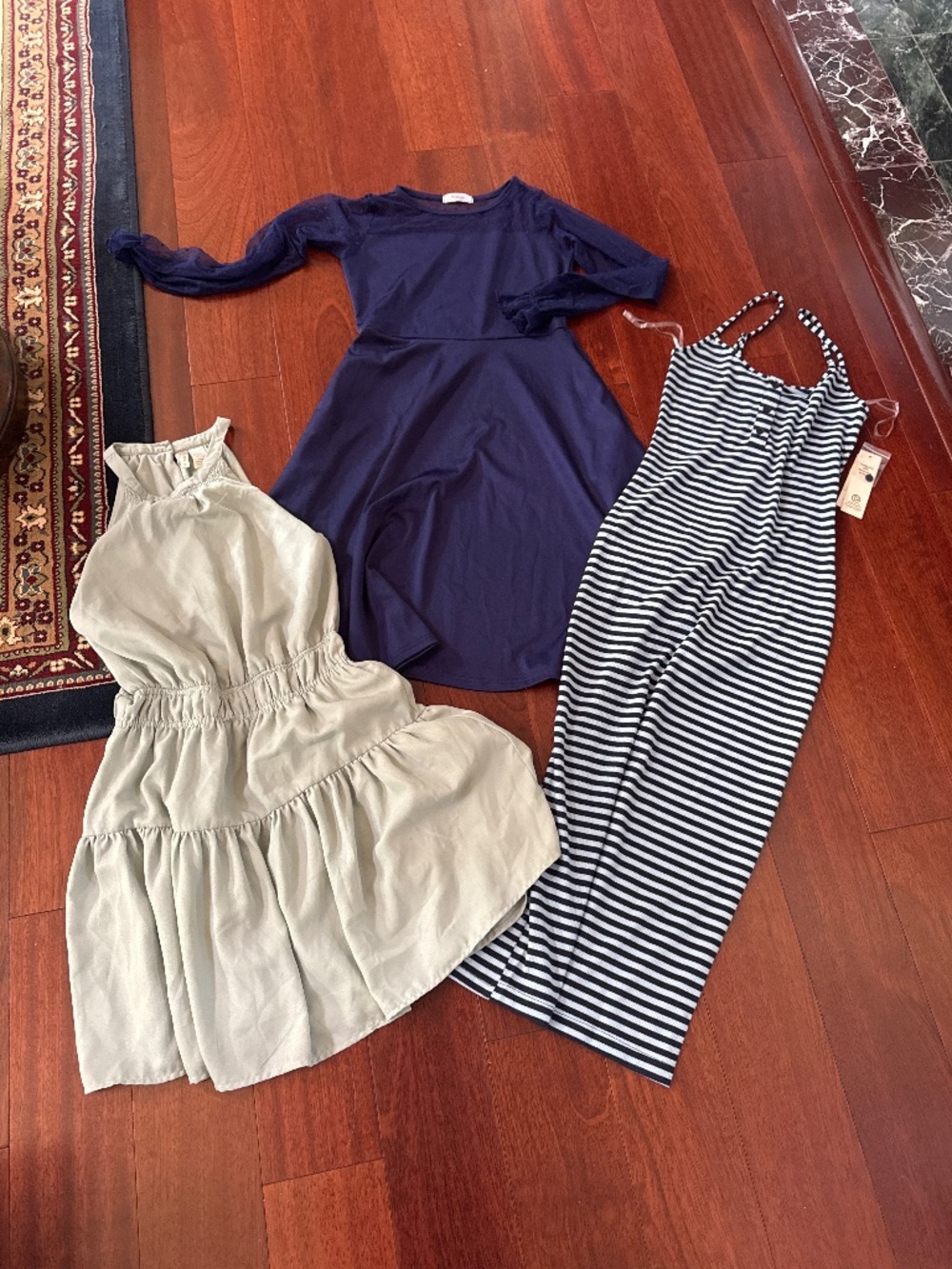 Lady’s xs/s dress bundle